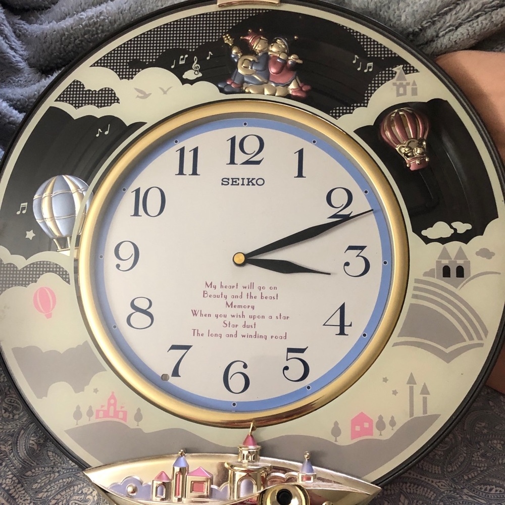 Disney playing clock